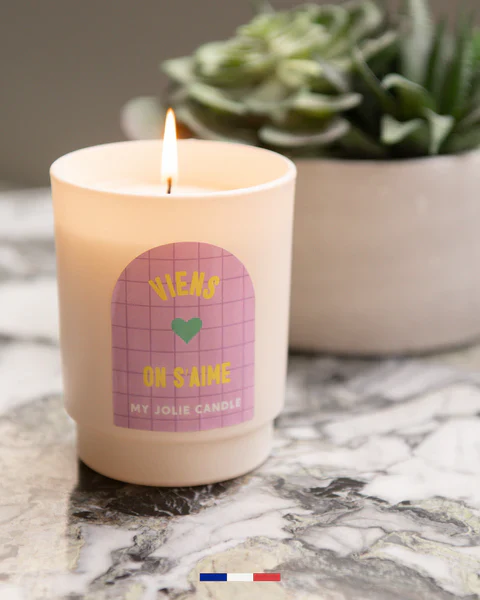 Bougie parfumée - Fleur de thé - Message "Viens on s'aime" - 180 g - Image 2